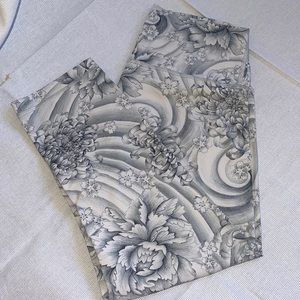 Lululemon Women’s High Rise Crop Leggings Size 8